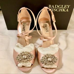 Badgley Mischka Abigail Blush Satin Wedge SZ 6